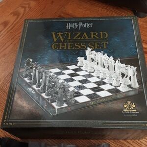Harry Potter Wizard Chess Set - Black and White